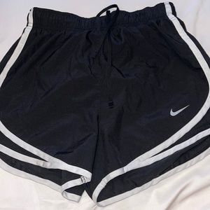 WOMEN NIKE DRI-FIT SHORTS!! SIZE: xs/ great condition/ barely worn!